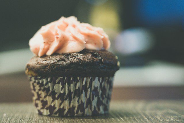 Waarom gebak bij koffie